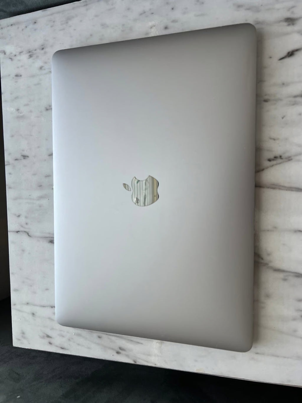 Apple Macbook Pro A2338 13in.  M1 3.2 GHz  256GB SSD 8P68