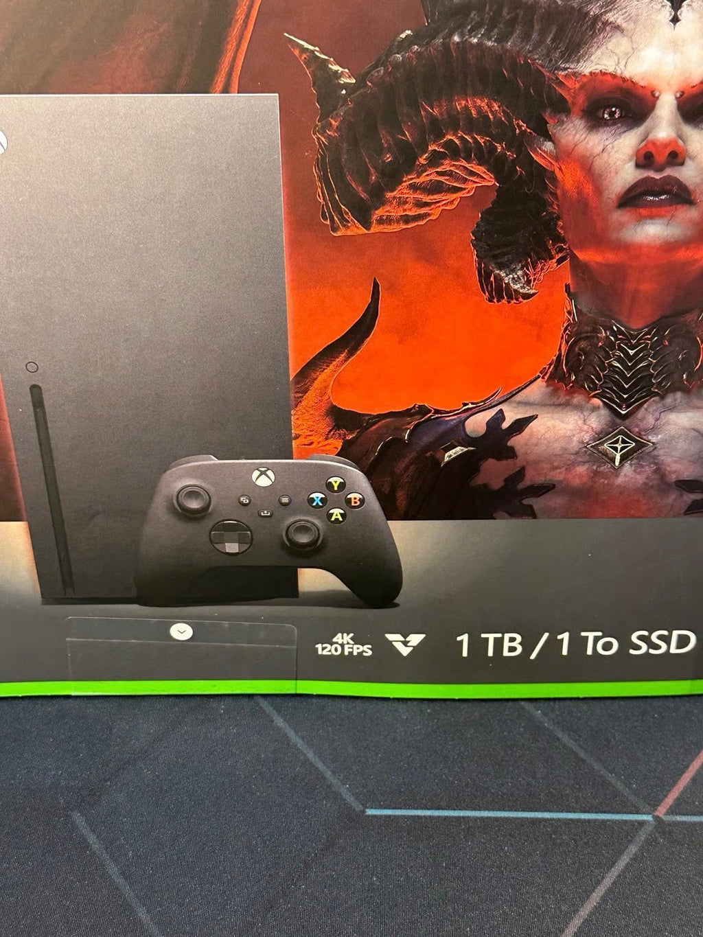 Xbox x console 7W77