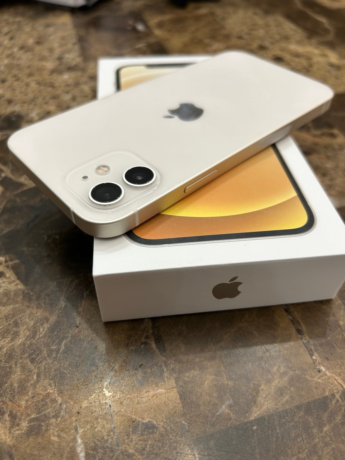 Apple iPhone 12 128 GB in White for Unlocked 9P39