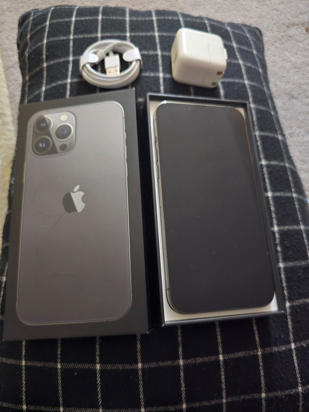 Iphone 13 pro max unlocked 9Q87