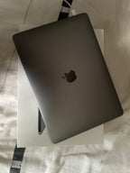 Apple Macbook Pro A1989 13in. Core i5 2.3 GHz  256GB SSD 1W79