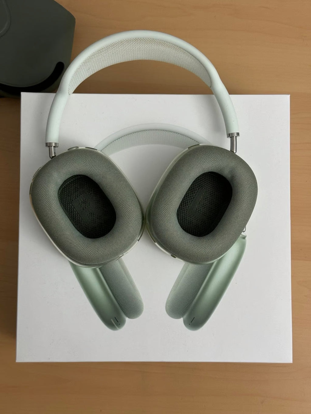 AUTHENTIC Apple AirPods Max Green 3B72