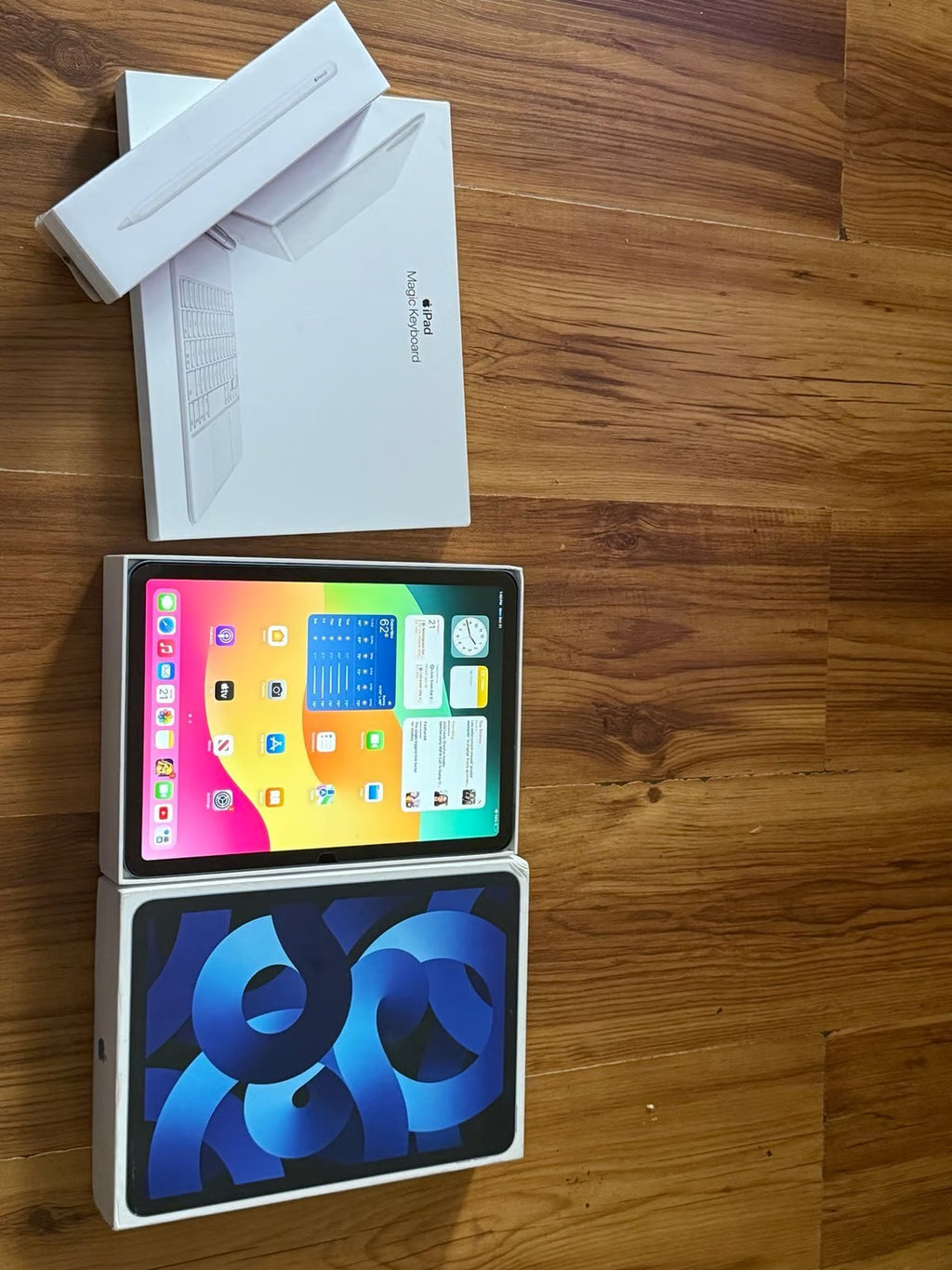 Apple iPad Air 5th Gen 256GB in Blue unlocked M1 /Magic keyboard /Apple Pencil 1C96