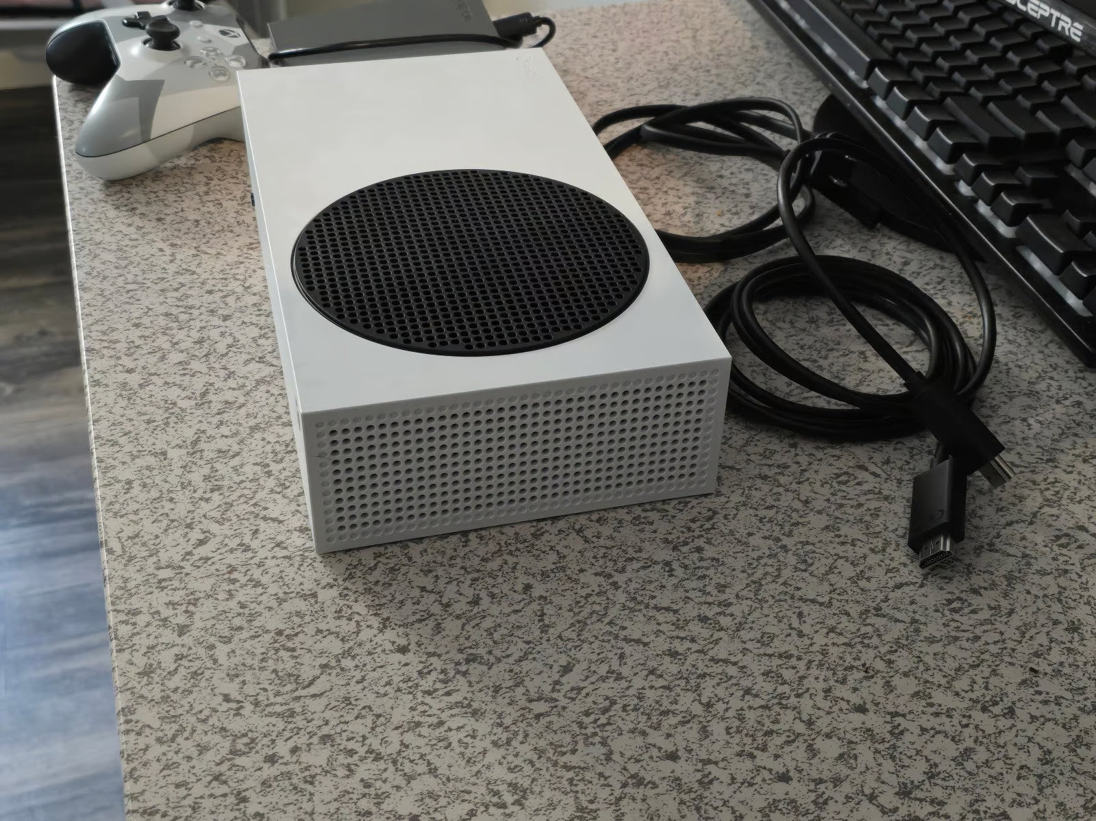Xbox Series S 1 Tb & External Hard drive 1 tb 8M51