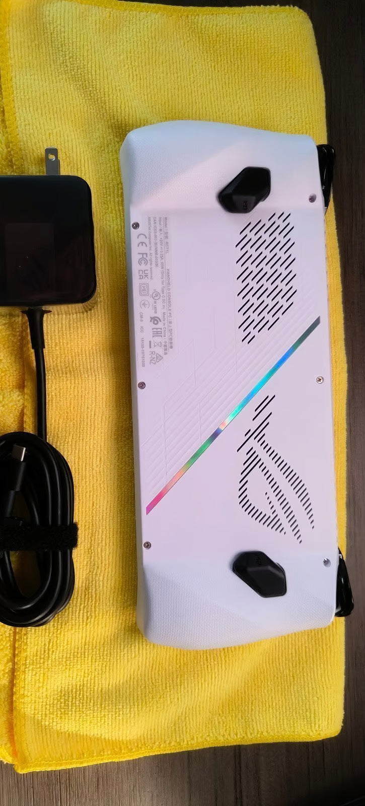 ASUS rog ally Z1 extreme 9J37