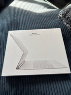 Apple iPad Pro 5th Generation 12.9 inch 256 GB in silver with Magic Keyboard 9F28