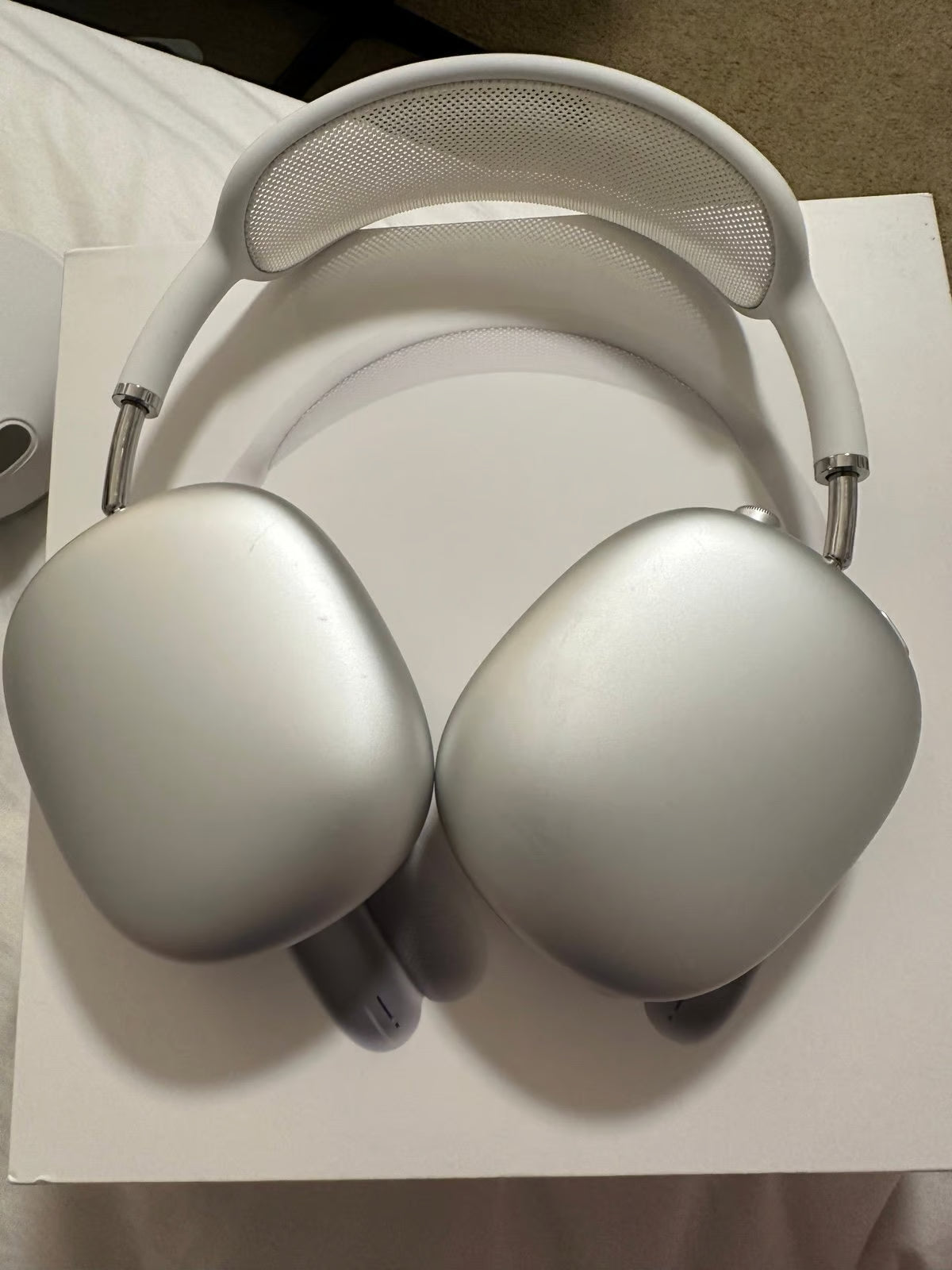 Apple AirPods Max in Silver 2A52