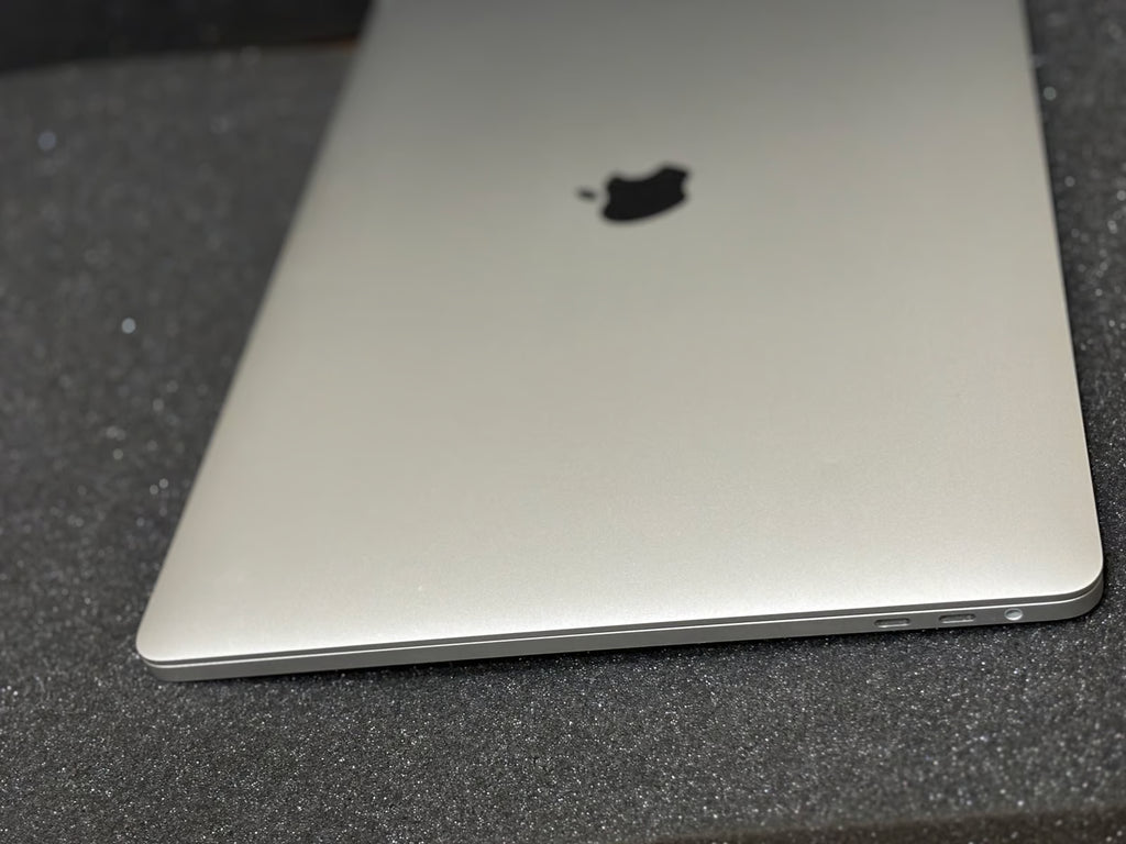 MacBook Pro 16 2019 i7 32gb RAM 512 gb ssd silver 6B96