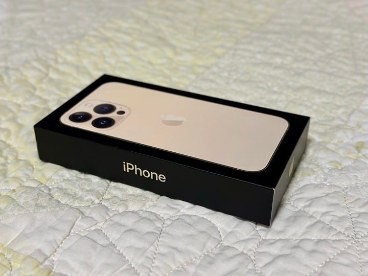 iPhone 13 Pro Gold 256GB Unlocked 5V58