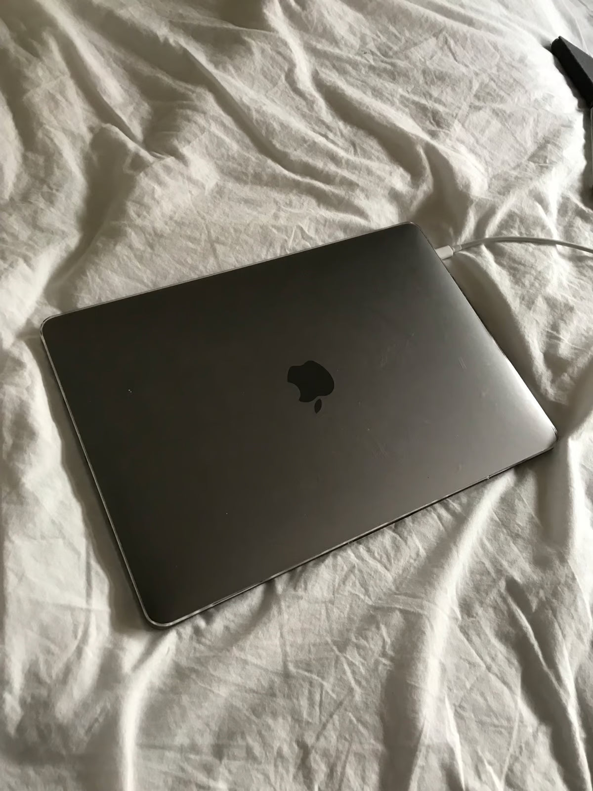 Apple MacBook Pro 2017 500gb SSD 16GB ram 8D37