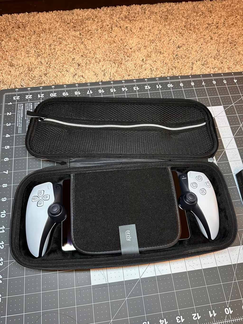 PlayStation portal remote player with case - only about 6 hours of use 7V89