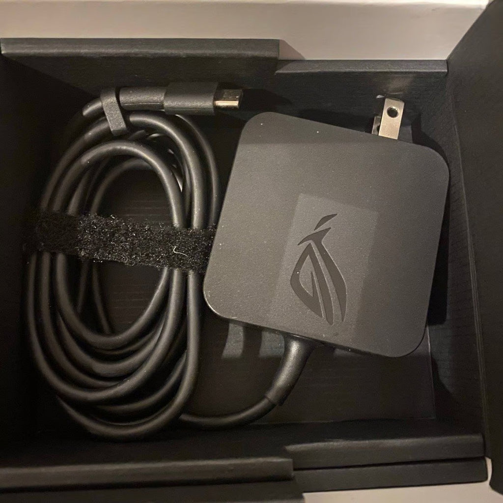 Asus Rog Ally Z1 Extreme with Carrying Case 2Q36