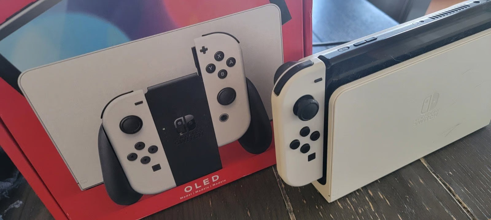 White Nintendo Switch OLED 3U37