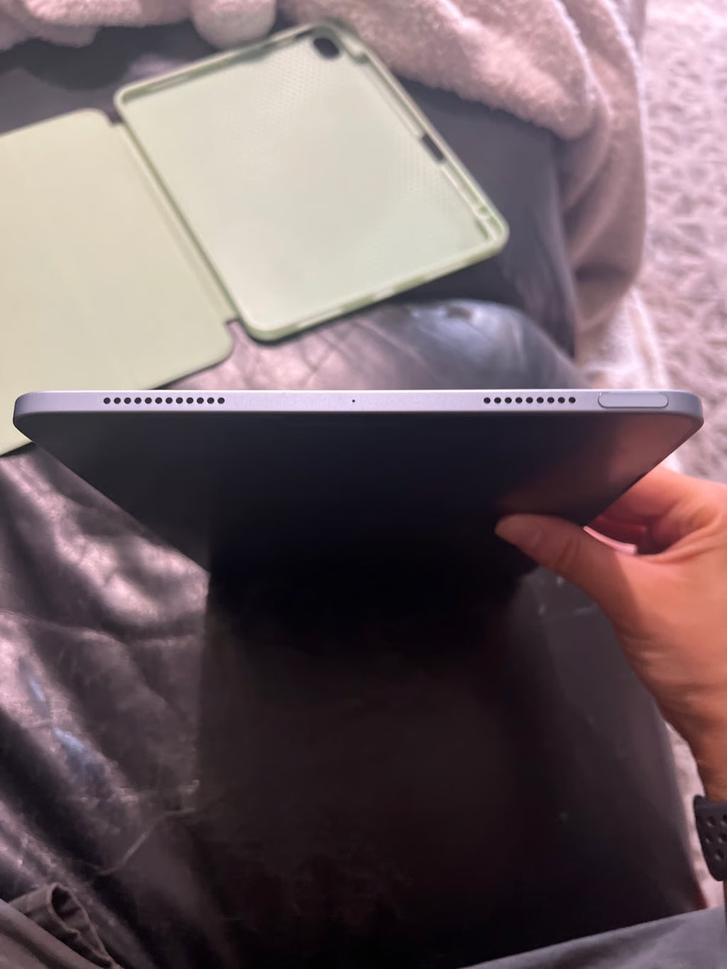 Apple iPad Air 4th Generation 64 GB in Sky Blue 7H75