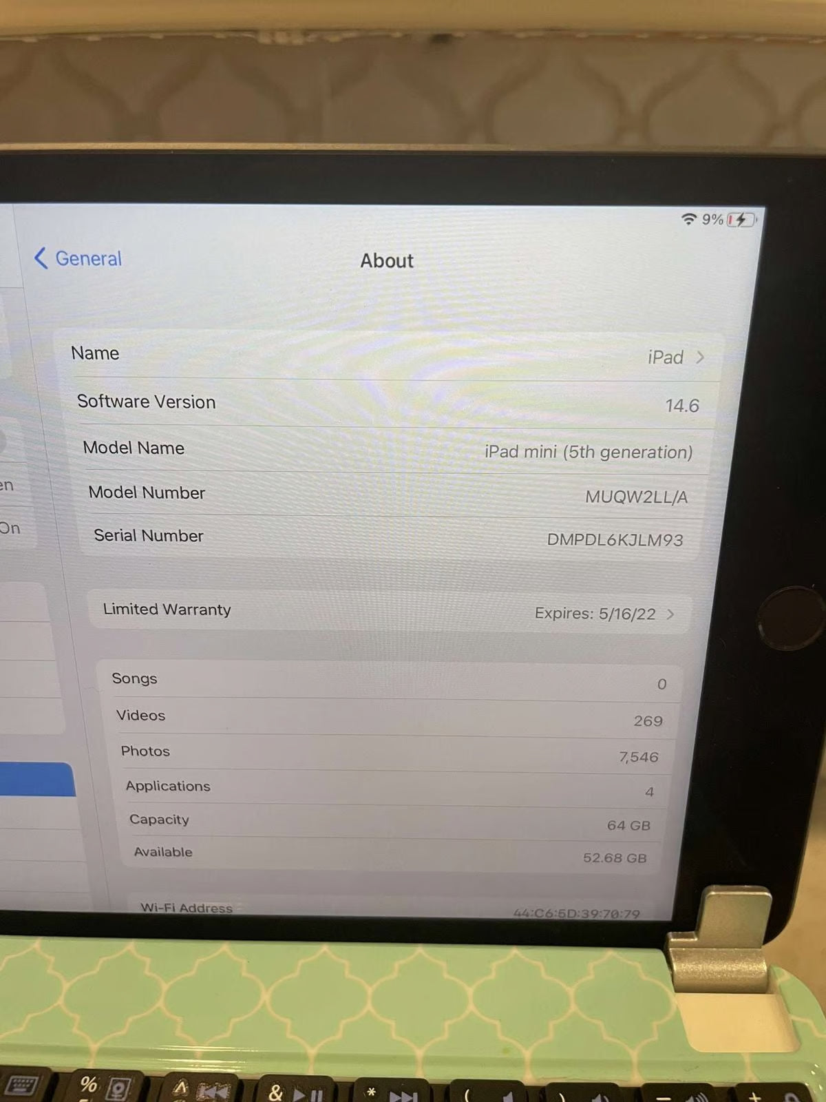 Apple IPad Mini 5th Generation 64GB with Keyboard 7H52