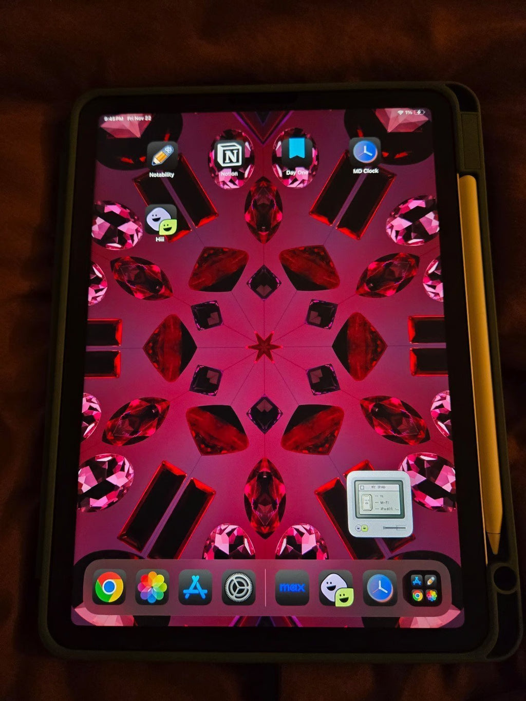 Apple iPad Air 5th Generation 256 GB in Starlight with Apple Pencil 2nd Gen 1P52