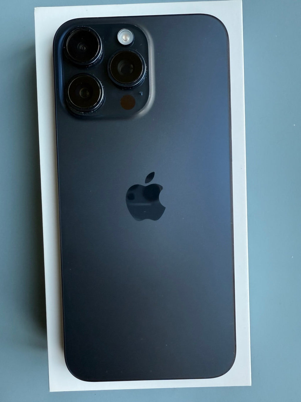 Apple iphone 15 pro max unlocked 512GB 7E62