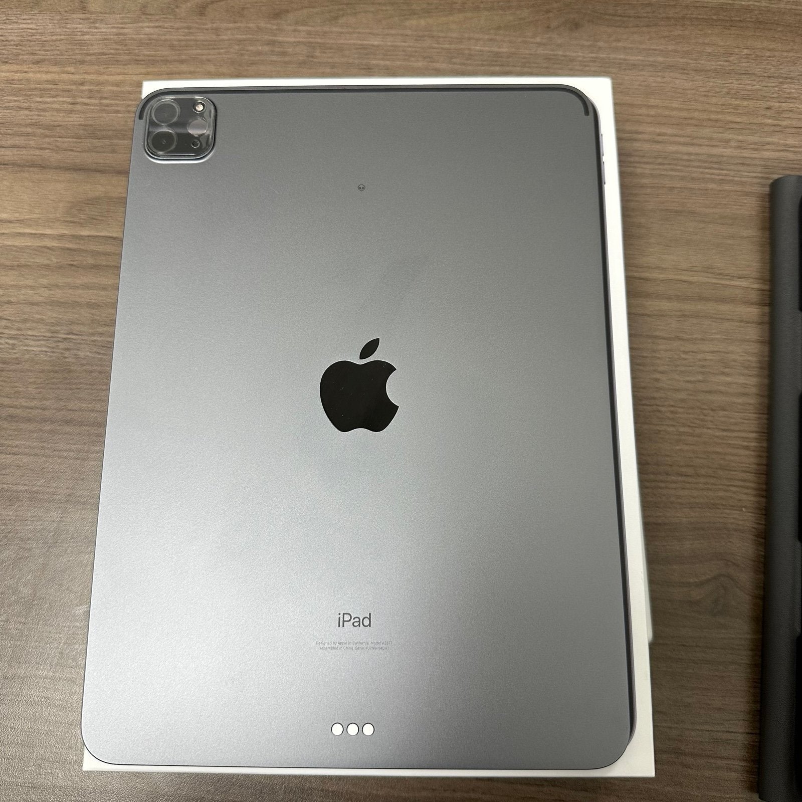 iPad Pro 11-inch 3rd Gen 128GB WiFi with Pen and accessories 3K13