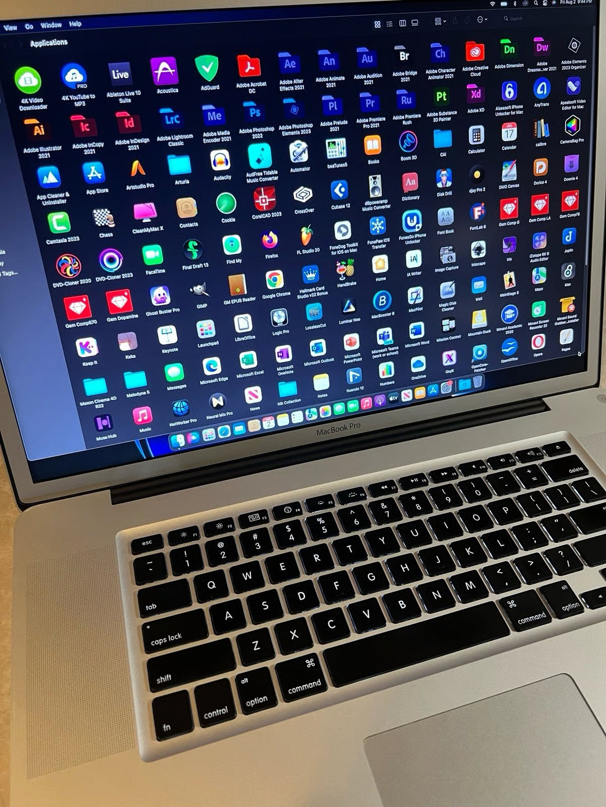 Upgraded Apple MacBook Pro 17鈥?i7/16GB/1TB SSD + Charger & Loaded! 2R18