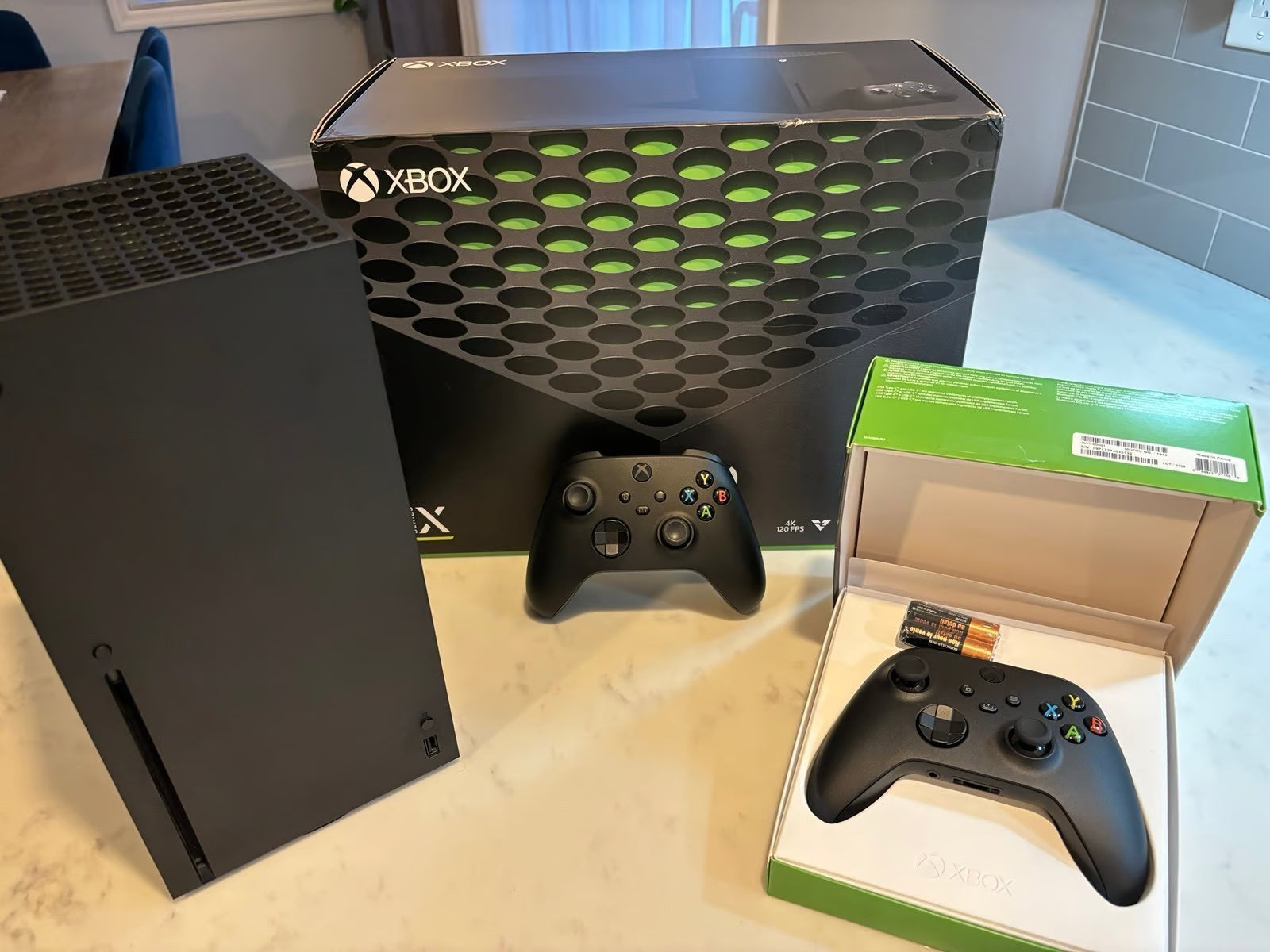 Xbox Series X + Second Controller - MINT condition! 6V11