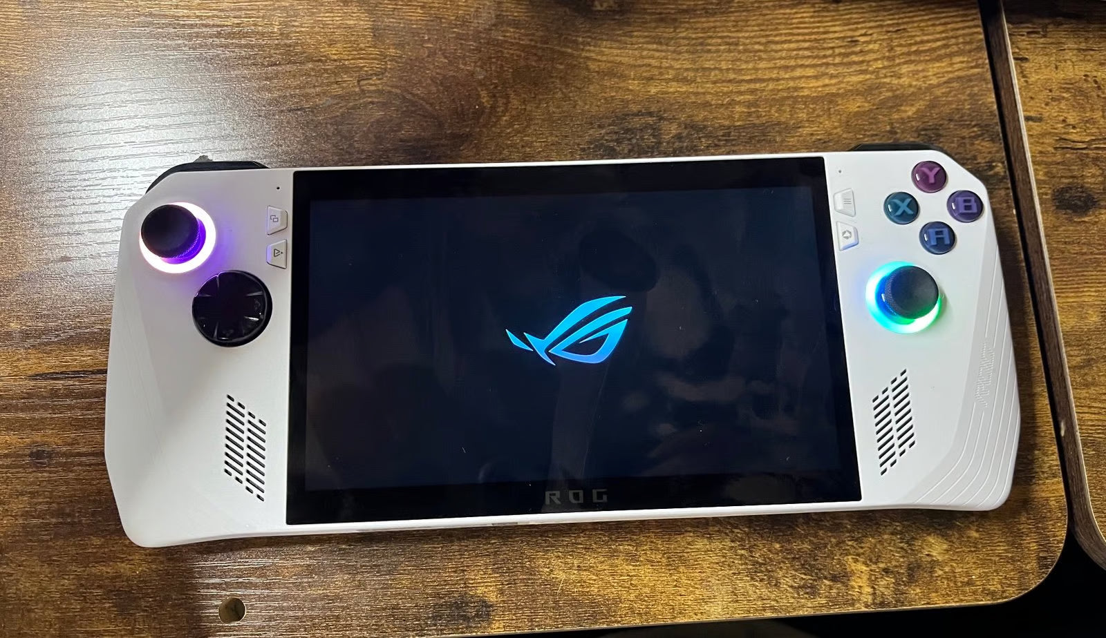 ASUS rog ally z1 extreme 2B66