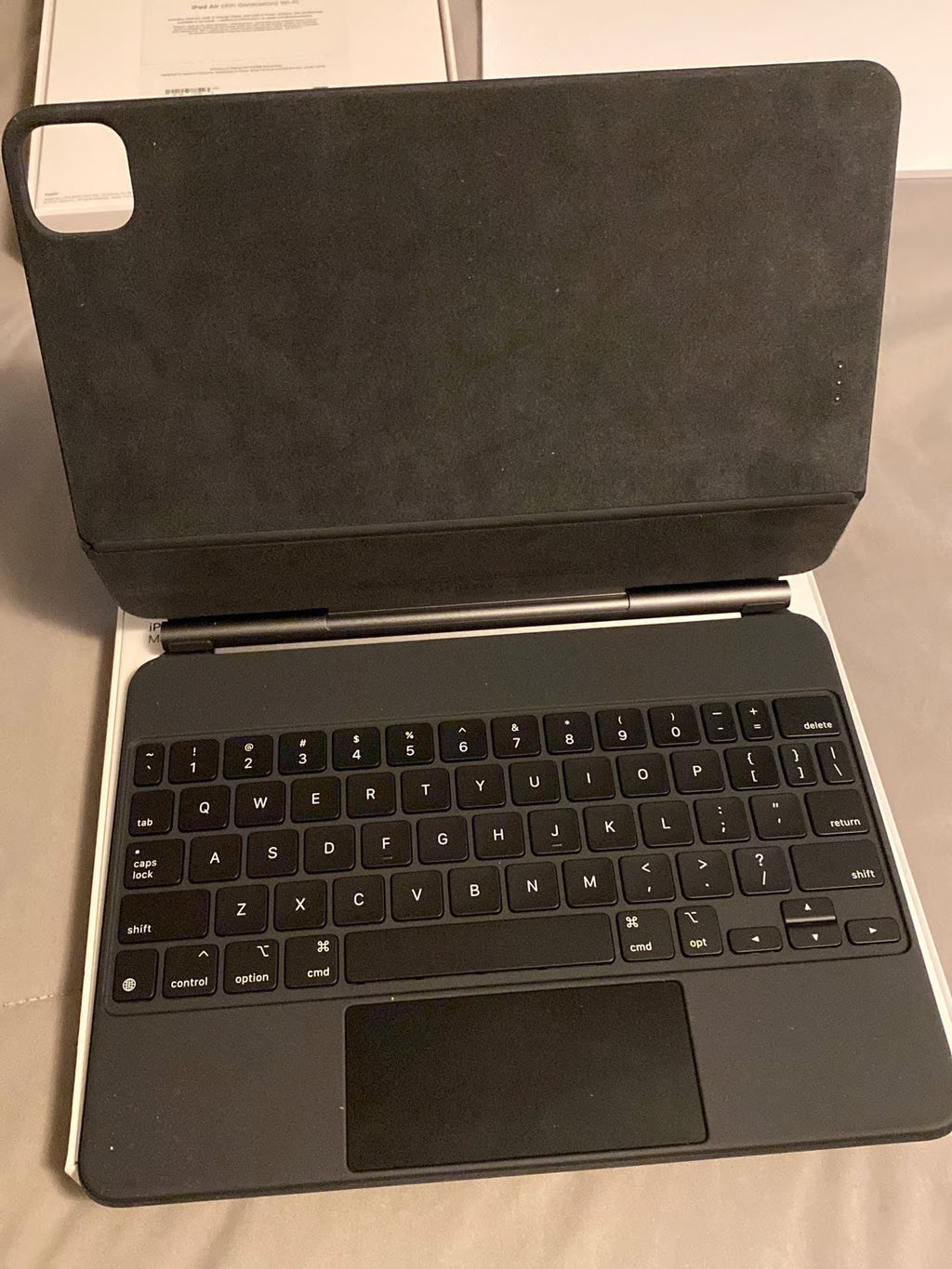 Apple iPad Air 4th Generation WiFi 64 GB in Space Gray w/ Magic Keyboard 7W19