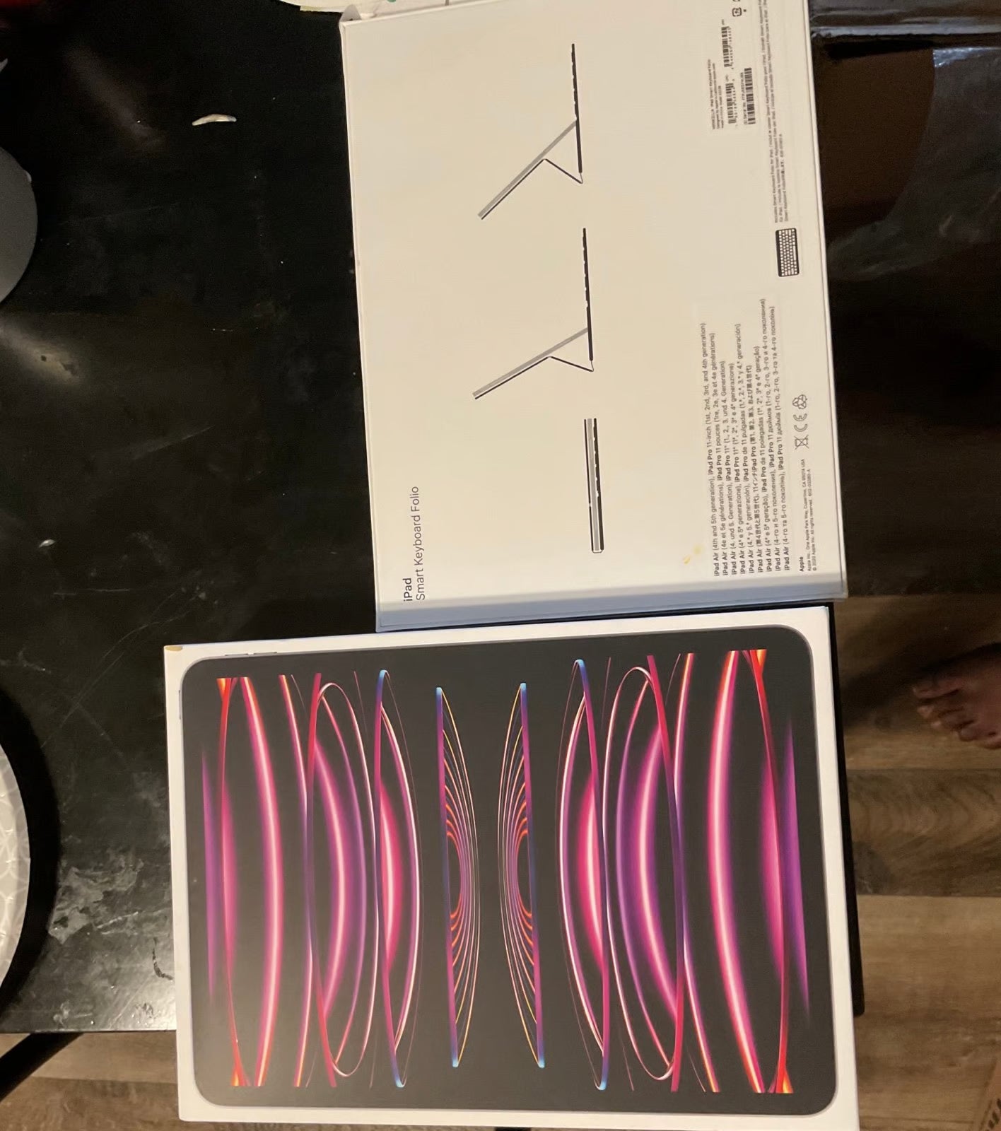 ipad pro 11 inch 4th generation 256GB and Smart Keyboard for ipad 6C36