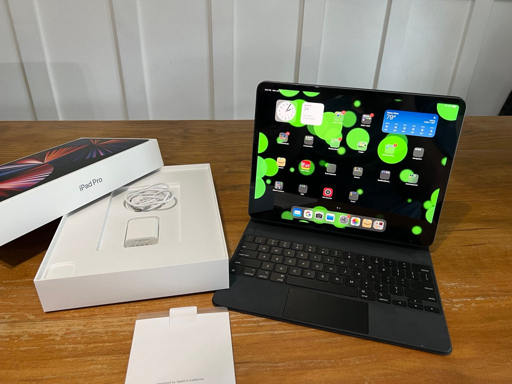 Like New iPad Pro- 12.9�?5th Generation 128GB 6E25