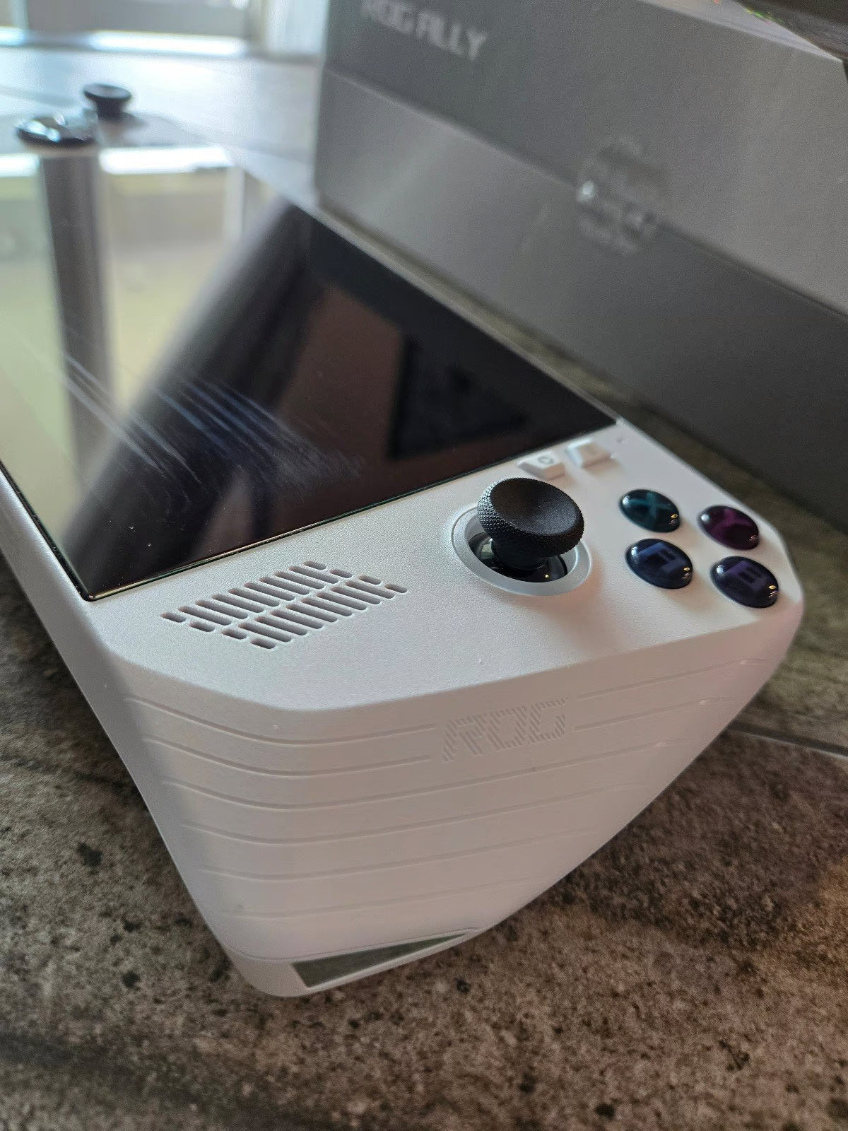 ASUS ROG Ally Z1 Extreme 2TB + Extras 6C12