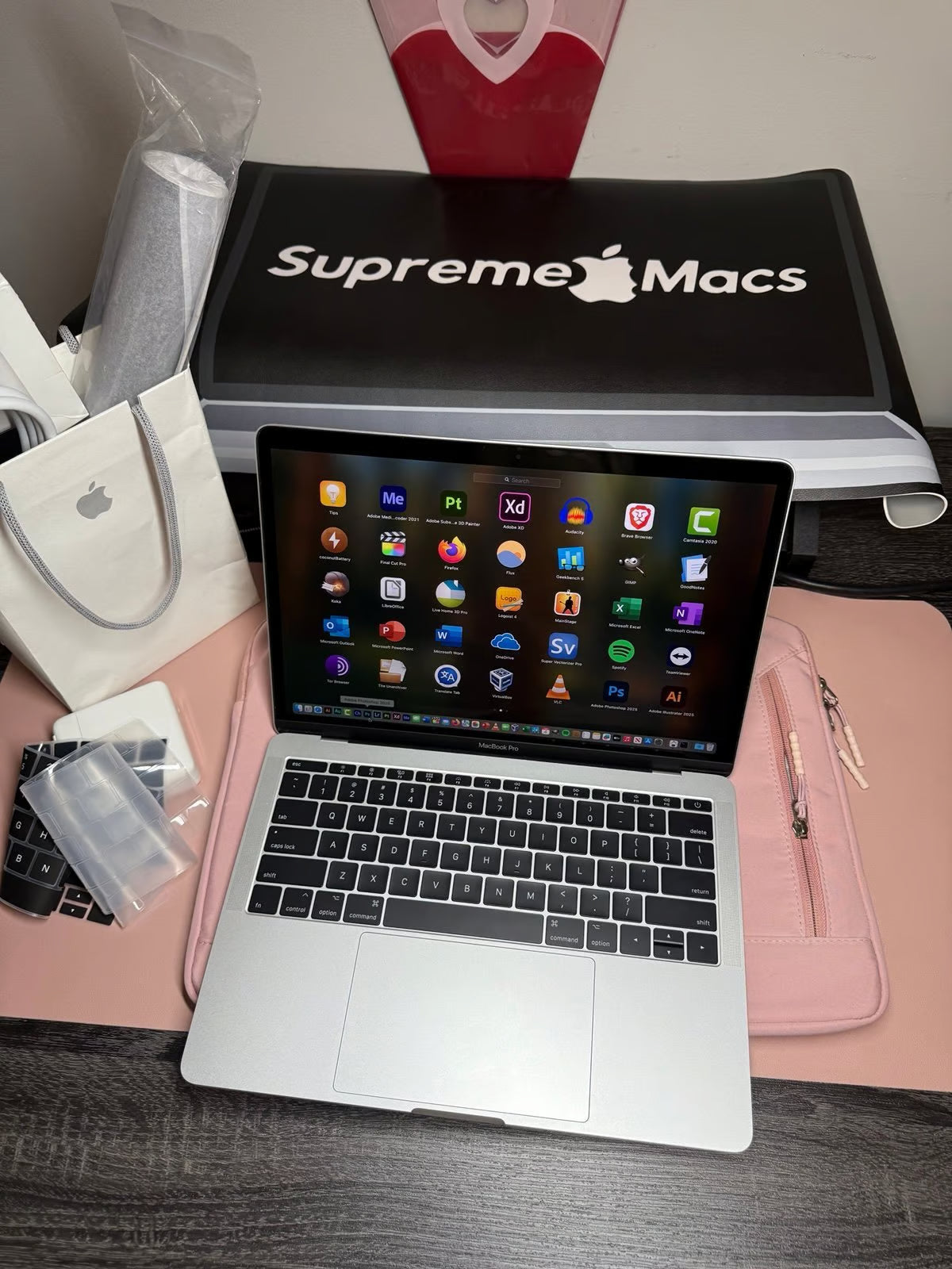 Apple MacBook Pro 13鈥?Silver 16GB RAM 1TB SSD macOS Sequoia 2024 6M79