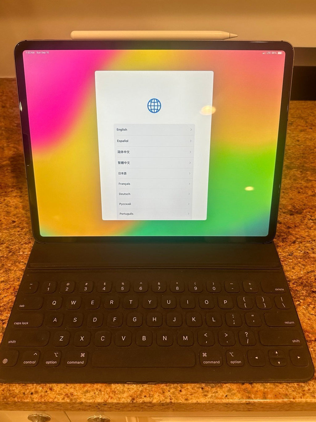 ***Bundle***iPad Pro 3rd generation 12.9�?Space Gray 256 GB *****Cellular******* 3B21