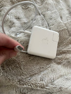 MacBook Pro 2020 13鈥?M1 w 8 G Memory* Charger included 6P37