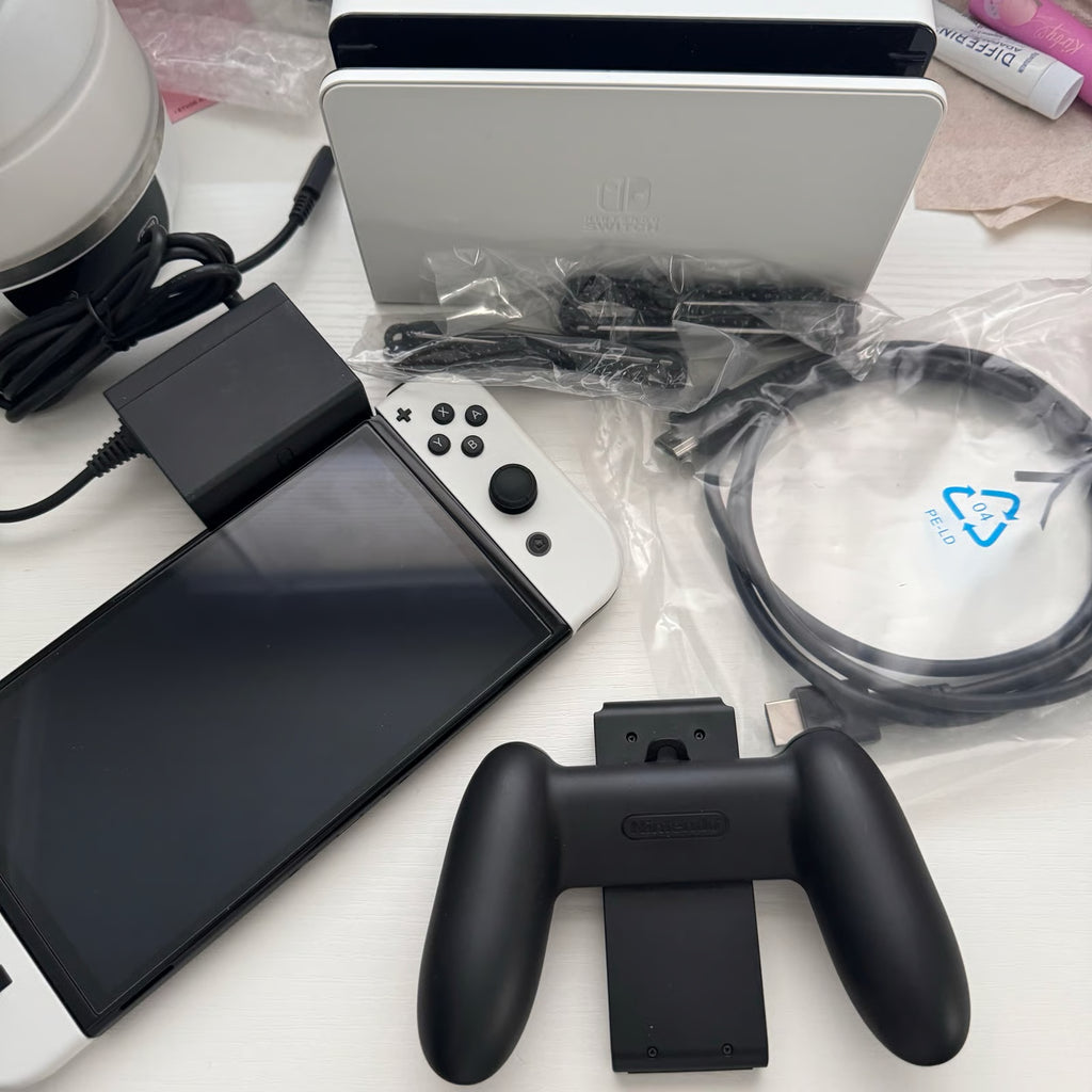 Nintendo Switch OLED with White Joy-Cons 6G53