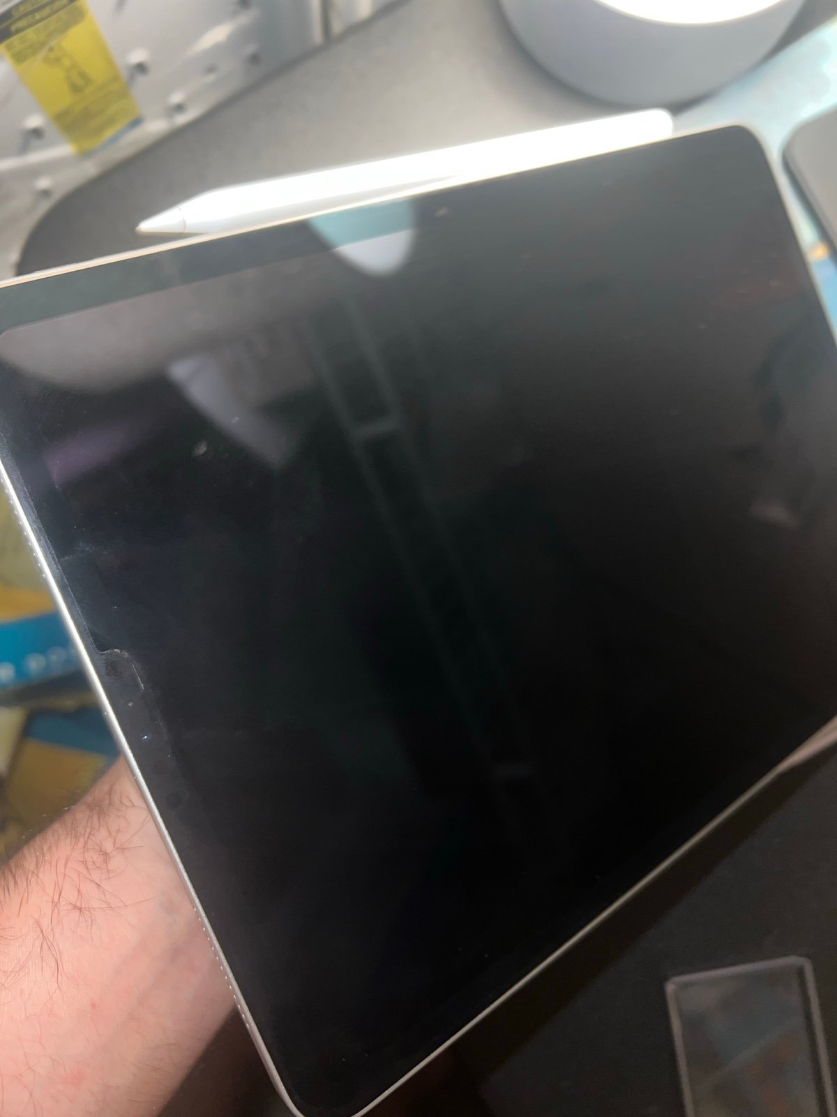 iPad Pro 11 inch (2018) WiFi with apple pencil and magic keyboard (used) 9D32