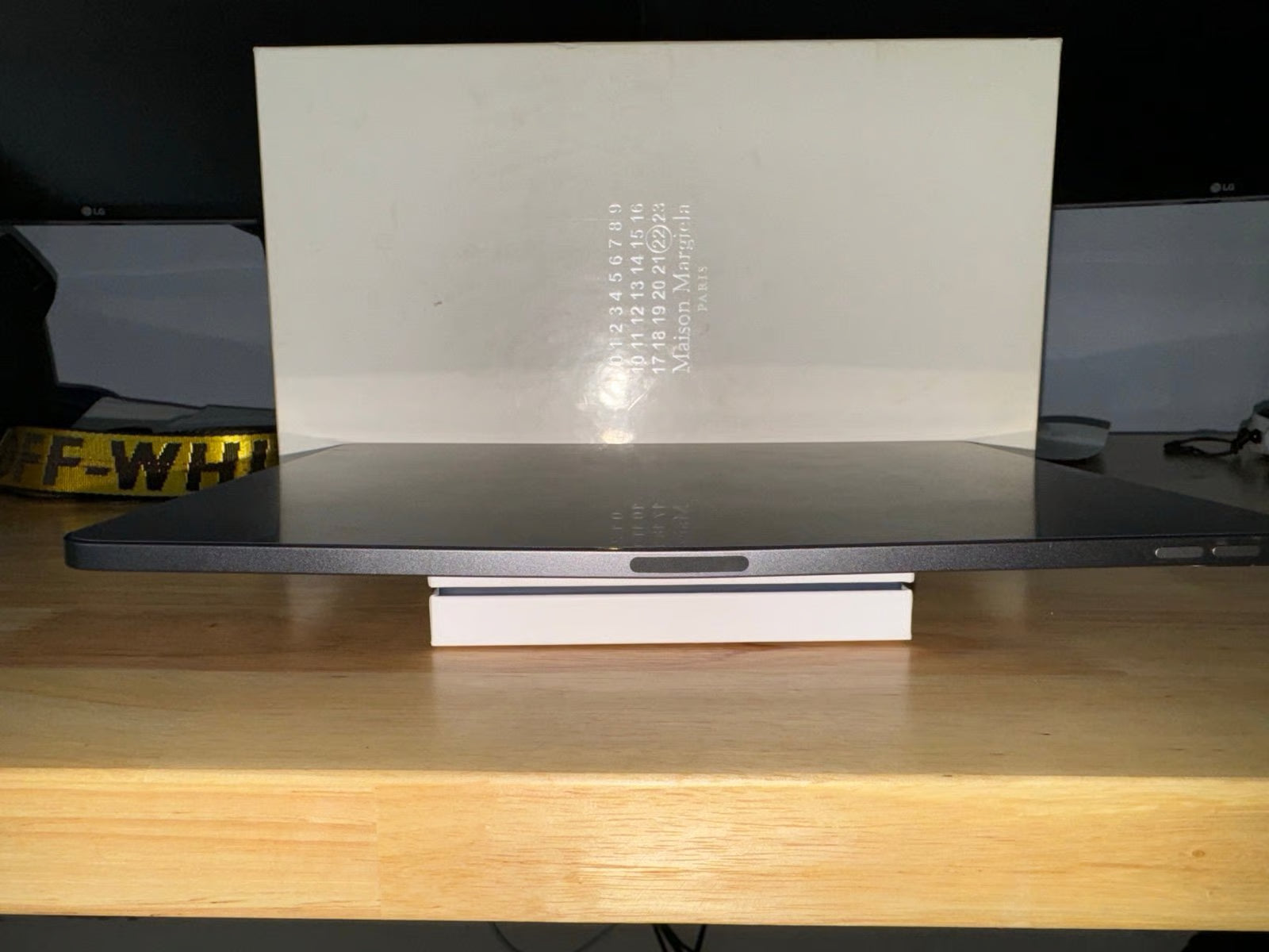 iPad Pro WIFI 12.9 Inch 5th Gen with Magic Keyboard 1S19