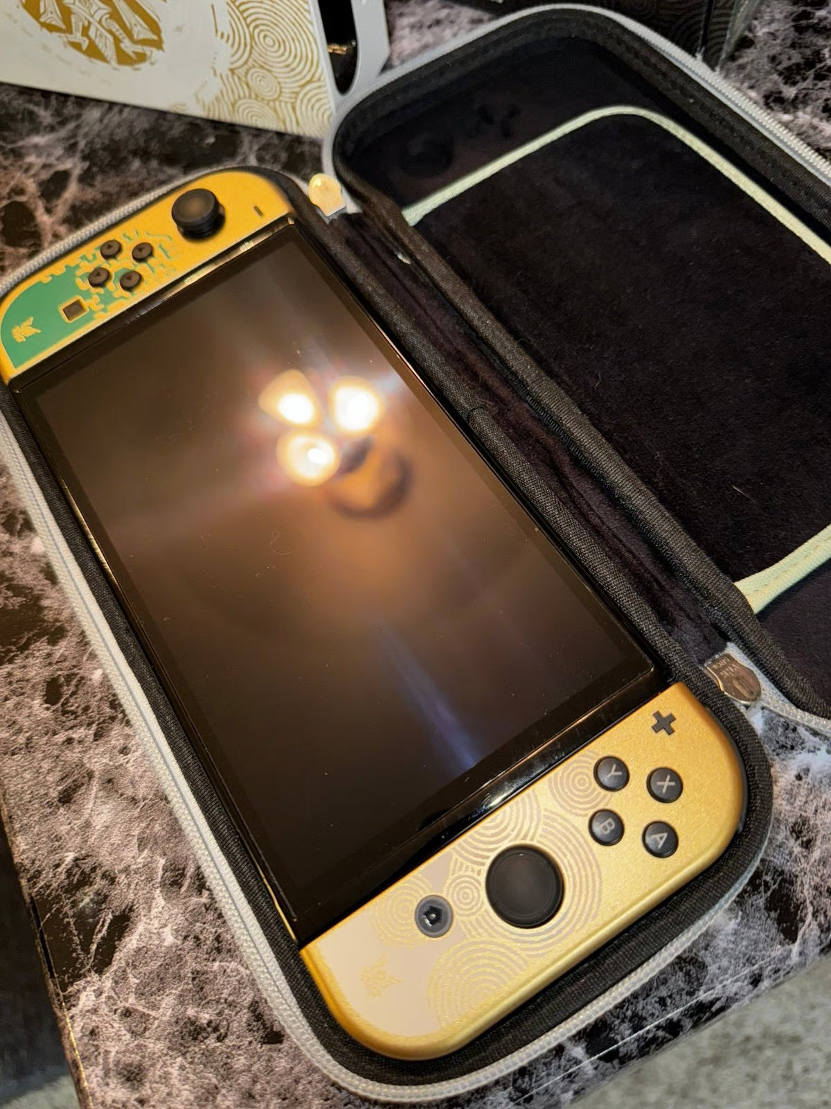 Nintendo Switch - Zelda TOK Edition - OLED bundle 7M15