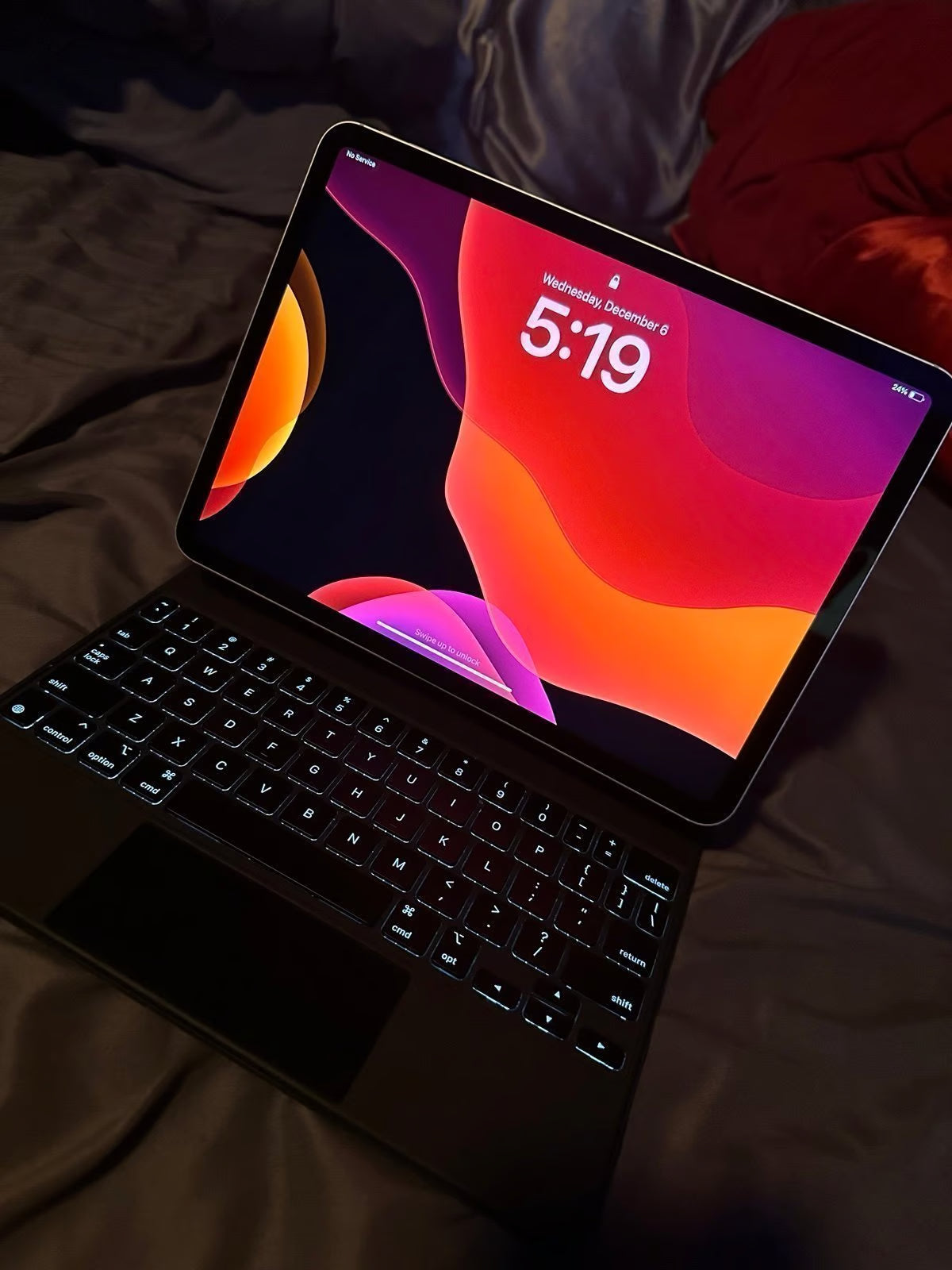 iPad Pro with apple magic keyboard 1O51