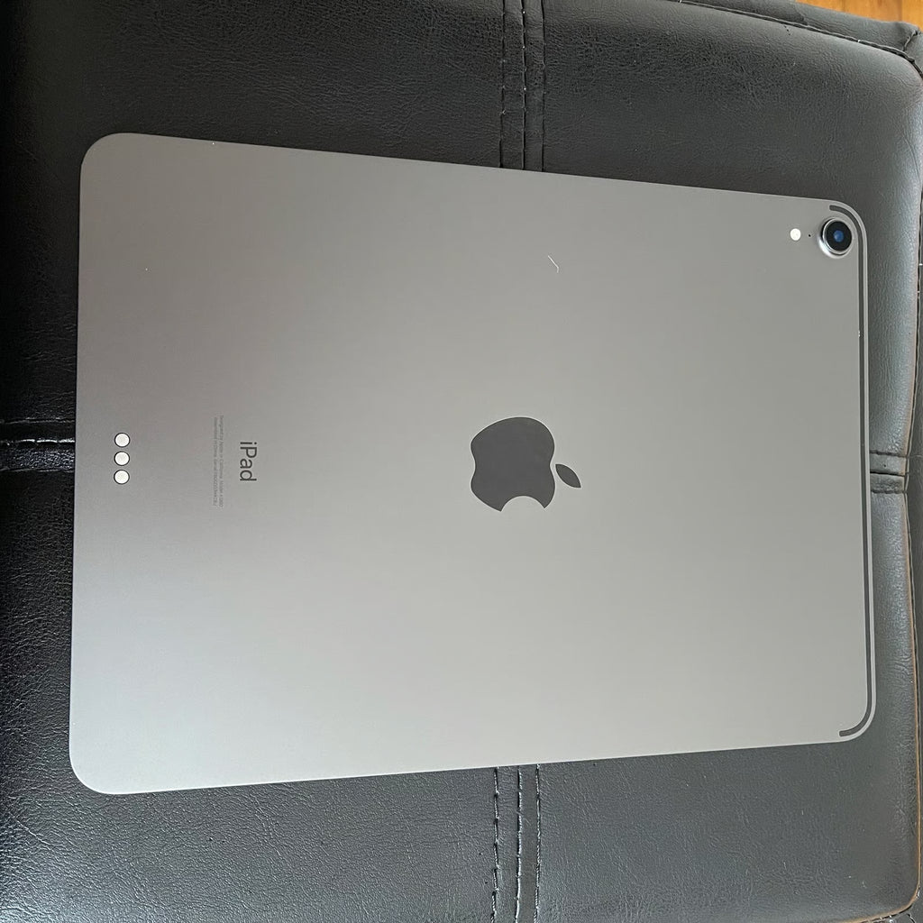 iPad Pro 11�?64gb wifi/cellular w/case 2C29