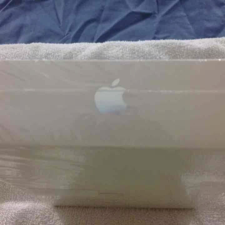 *NEW* Apple 1st Gen iPad Mini Wi-Fi 16GB White & Silver 5X11