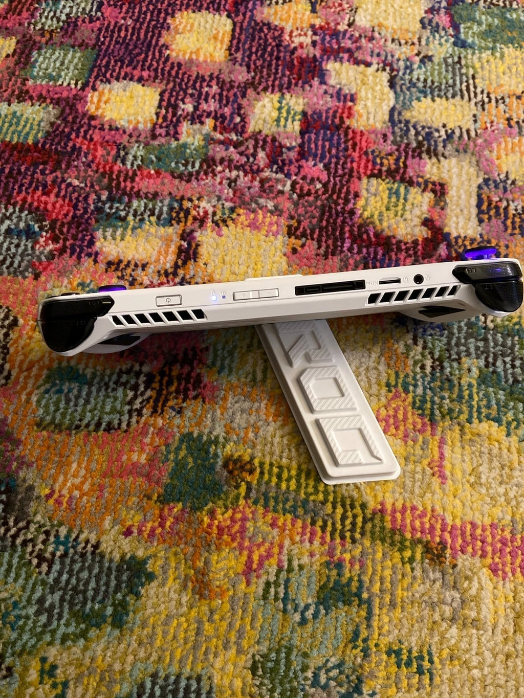 ASUS rog ally z1 extreme with official charger dock 2J61