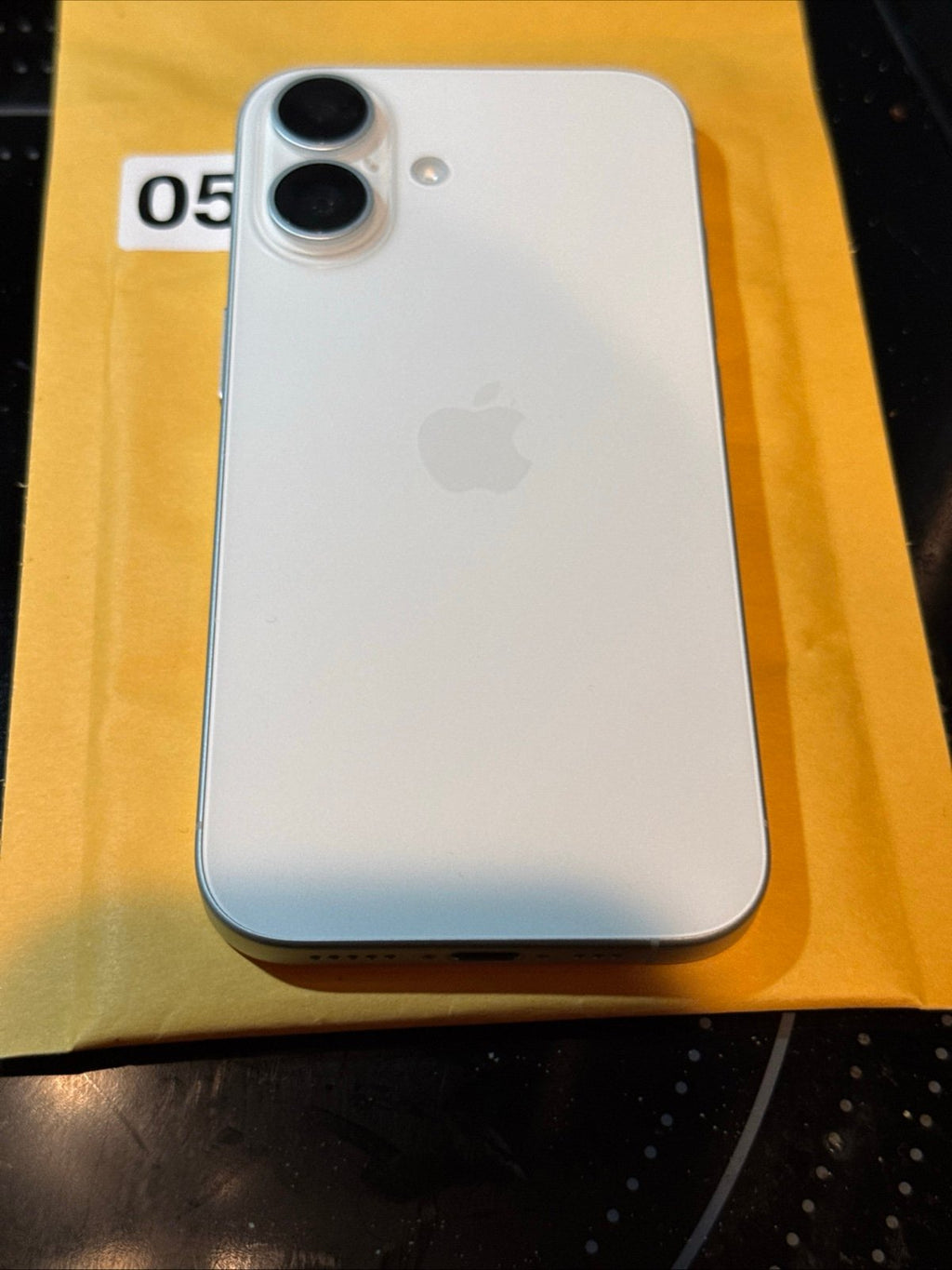 iPhone 16 6.1-inch A3081 USA eSIM (Verizon) 7K87