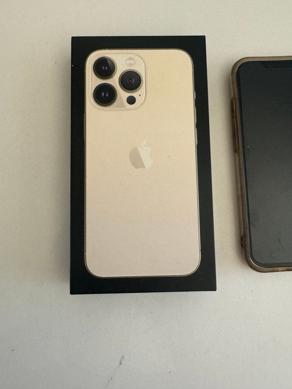 iPhone 13 Gold 128G 5Y39