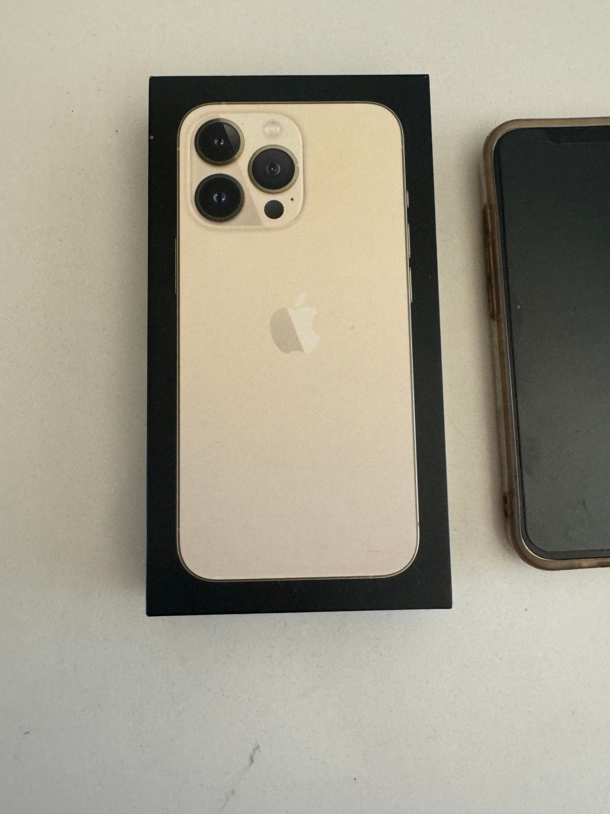 iPhone 13 Gold 128G 5Y39