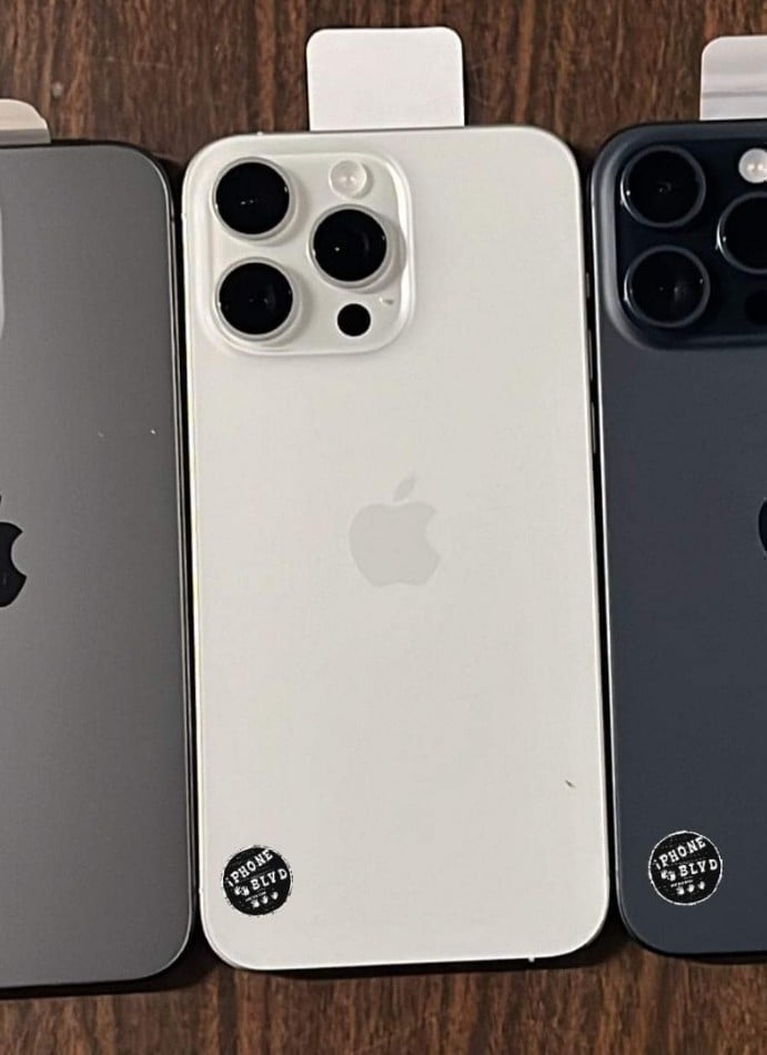 iPhone 15 pro max unlocked 256gb Titanium White unlocked NEW 9P17