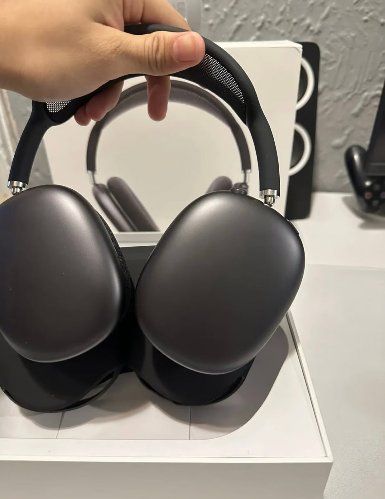 Apple AirPods Pro Max Space Gray with Wireless Charging Case *Refurbished* 3O17