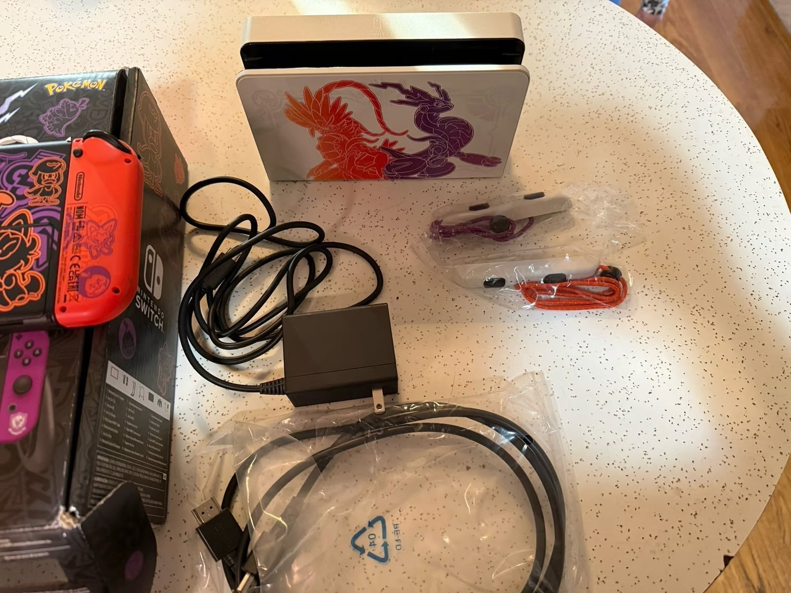 Nintendo switch OLED Pokemon scarlet and violet edition 6G13