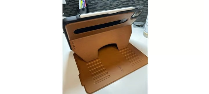 Apple Ipad Pro 11 3rd Generation with Cover/Keyboard and Pencil 6W83