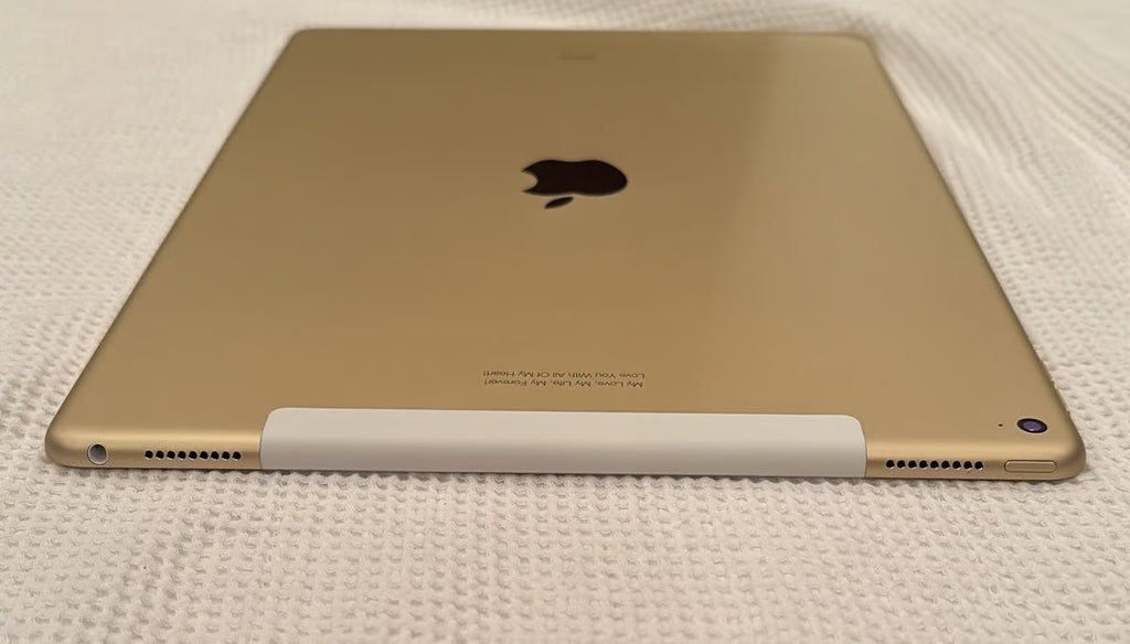 Apple 12.9�?iPad Pro 1st Generation 128 GB In Gold  Unlocked 2B92