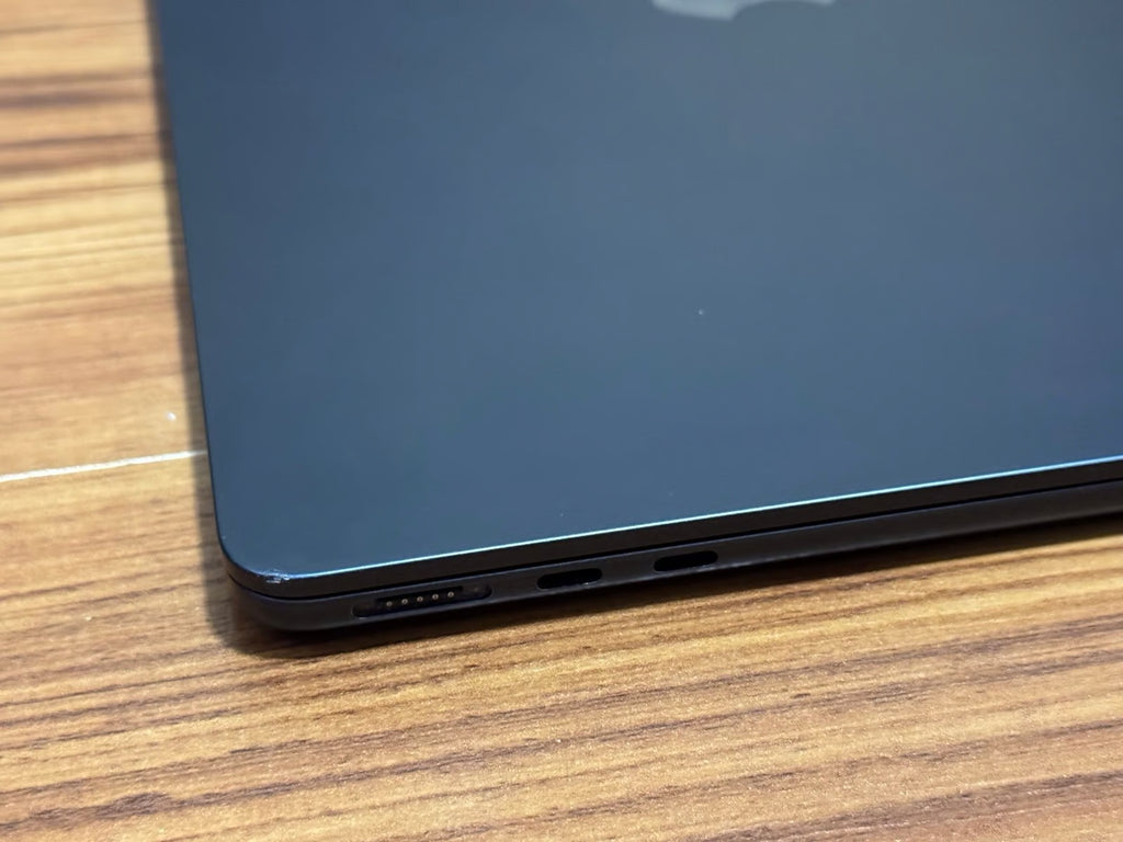 Apple Macbook Air 13in.  M2 3.49 GHz  256GB SSD(Midnight ) 9Y52