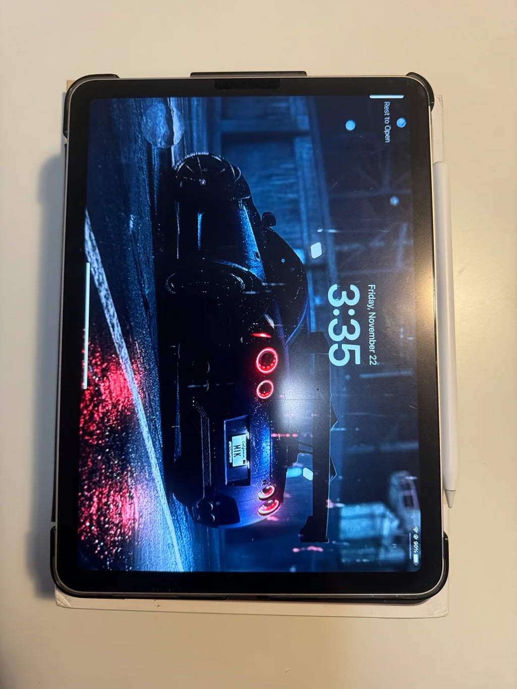 Apple 2022 iPad Air 5th Generation M1 256GB + Apple Pencil and Case 7E38